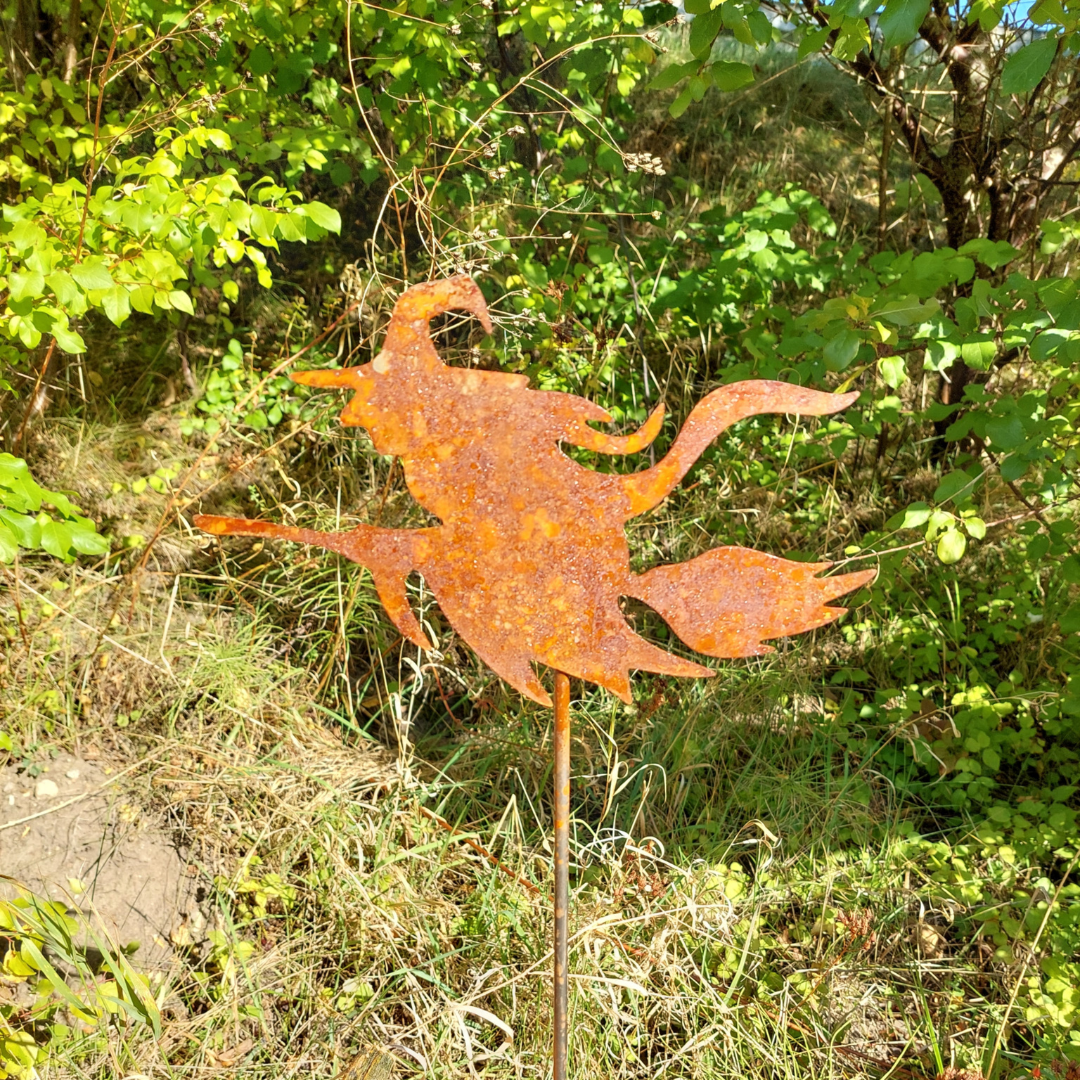 Figur i jern | Heks på kost