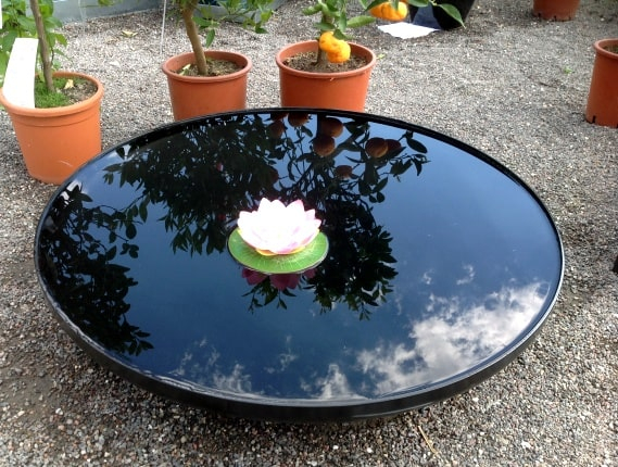 Sortlakeret rundt spejlbassin med høj kant | Ø60 cm