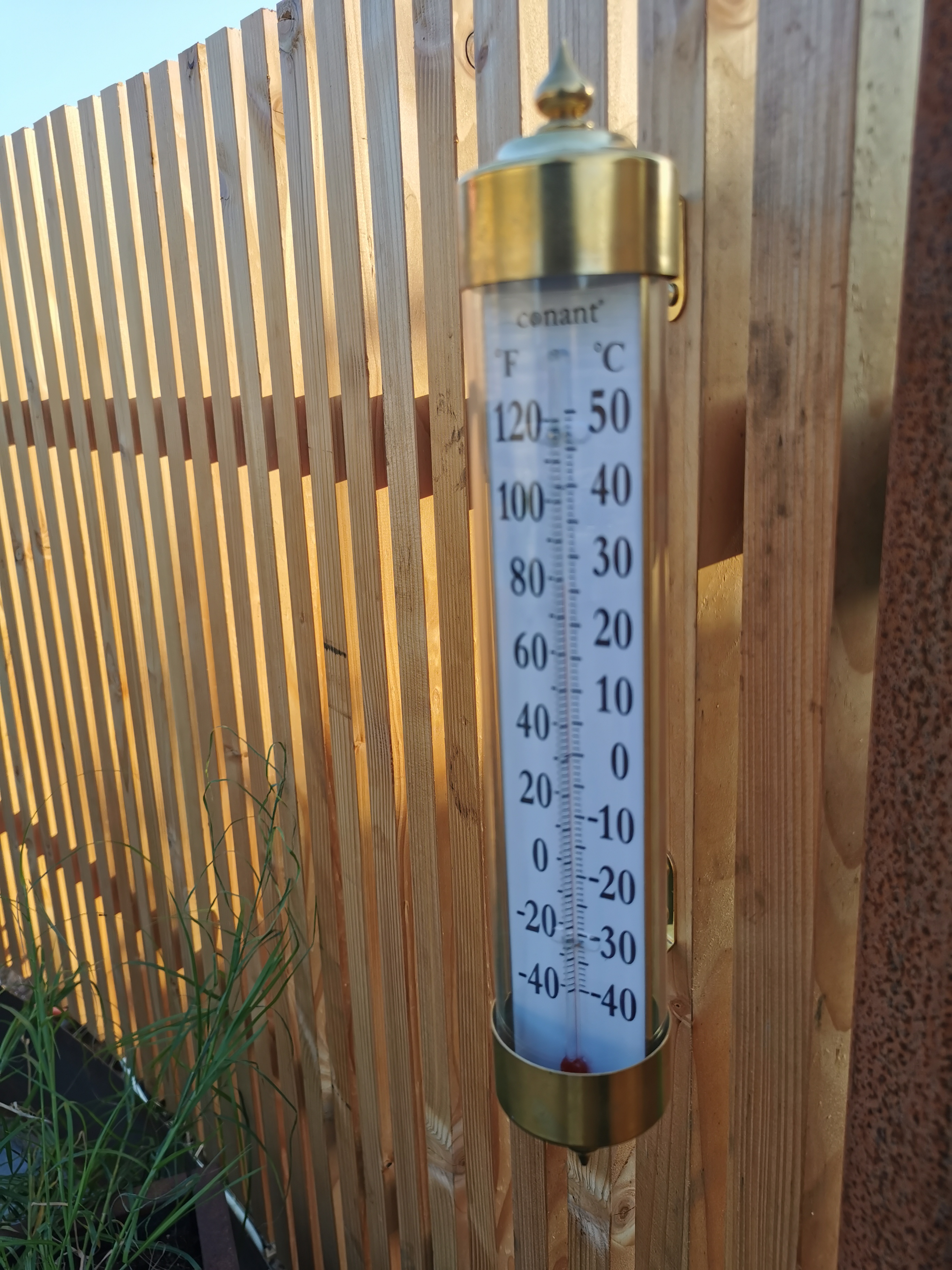 Stort termometer i messing og glas