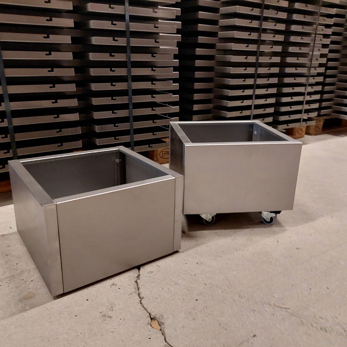 Plantekasse i jern | 40 x 40 x 25 cm