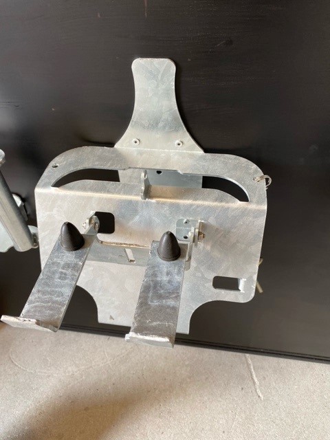 Skovleophæng med lås