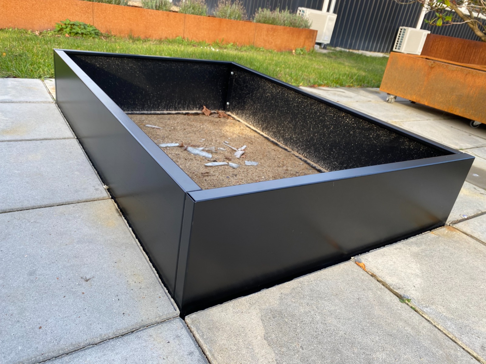 Højbed i sort | B80 H25 | Flere længder