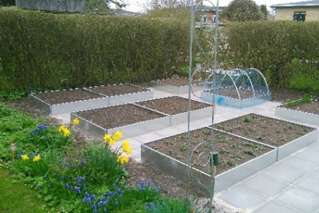 Galvaniseret_h_jbed_i_haven_450x300 (1)