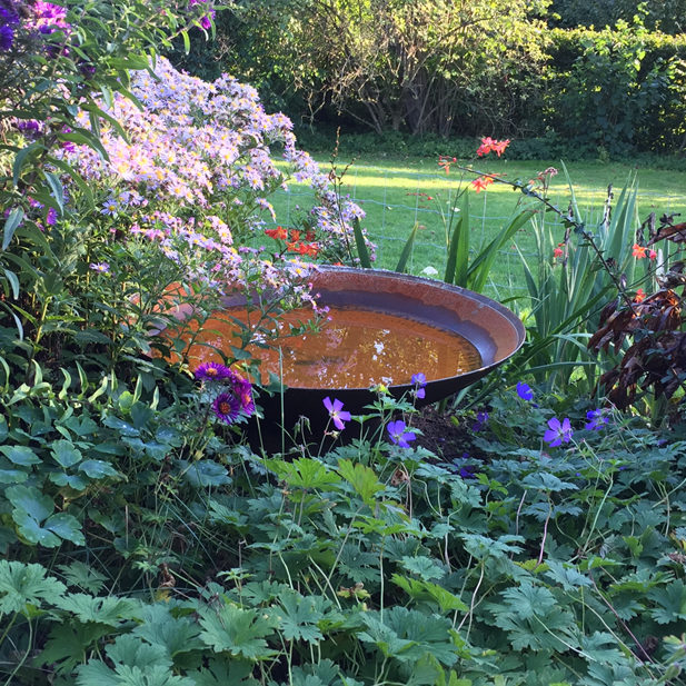 Spejlbassin i cortenstål med påsvejst fod