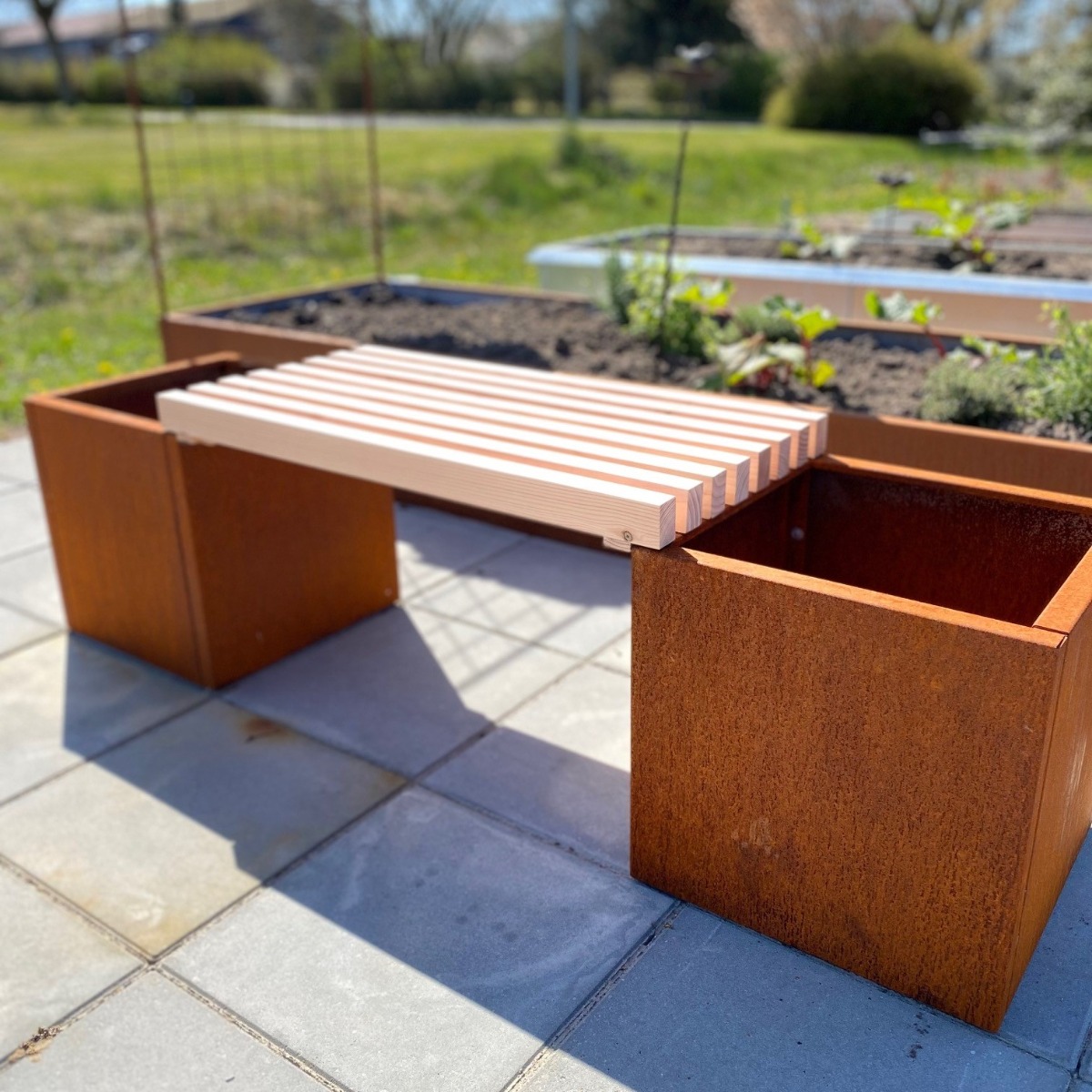 Plantekasser i cortenstål med bænk | 40 x 40 x 40 cm
