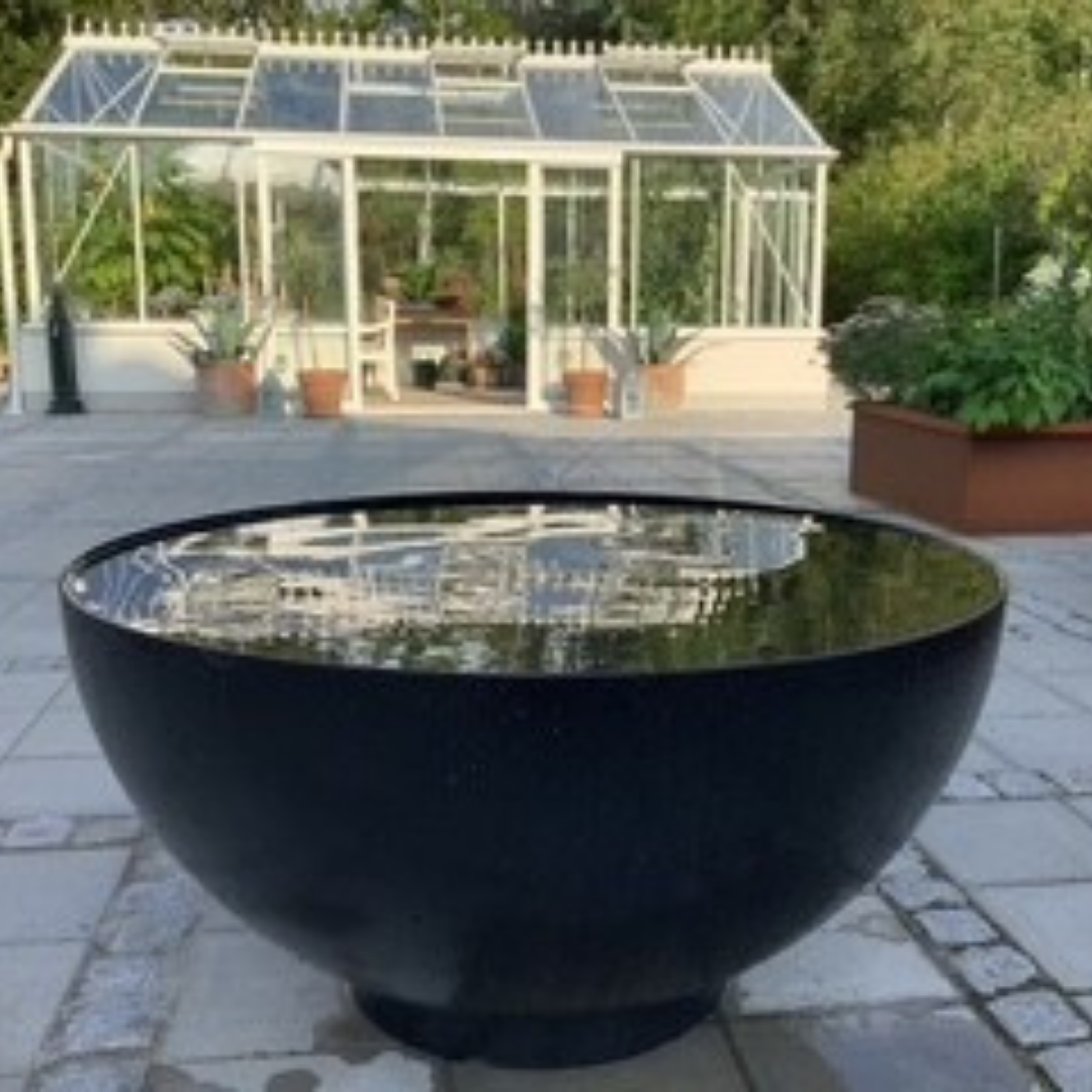 Sort bowle med fod