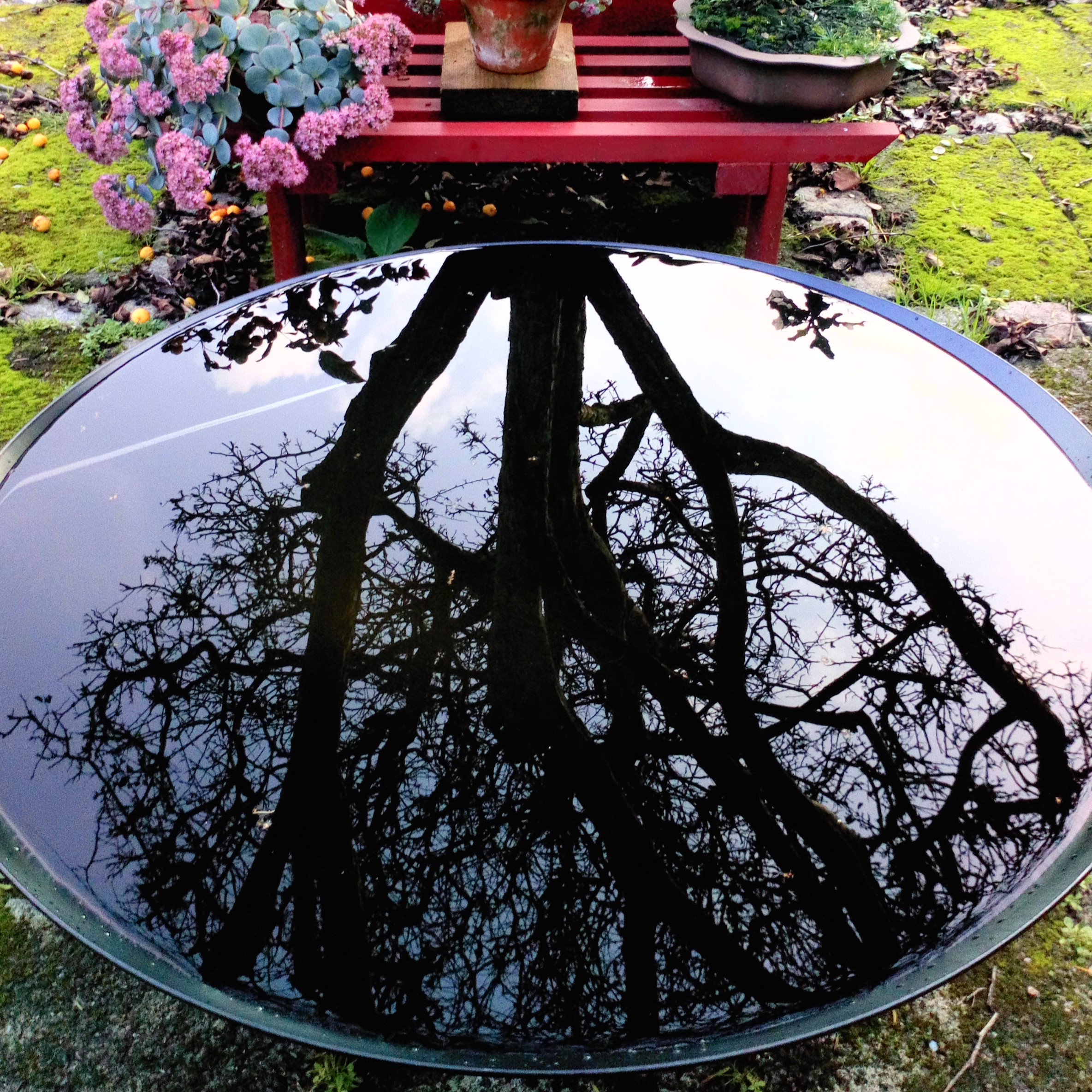 Sortlakeret spejlbassin med påsvejst fod | Ø60 cm