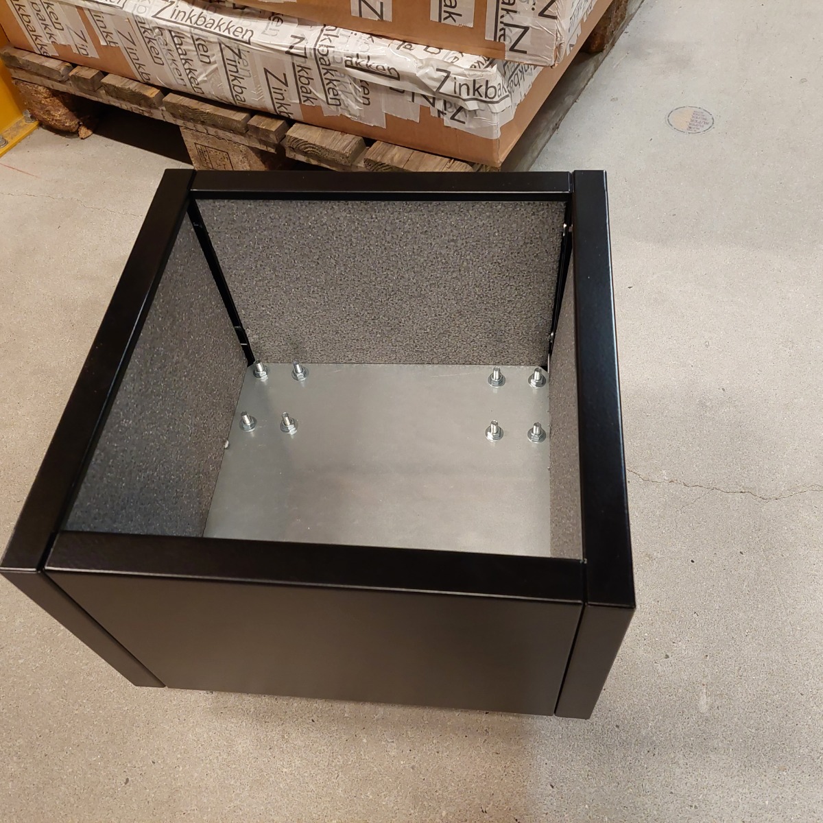 Sort plantekasse | 40 x 40 x 25 cm