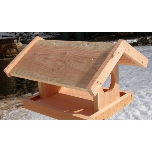 Foderhus af lærk med tag u/fod