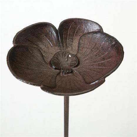 Fuglebad i støbejern på spyd - stolt kavaler 5 blade 