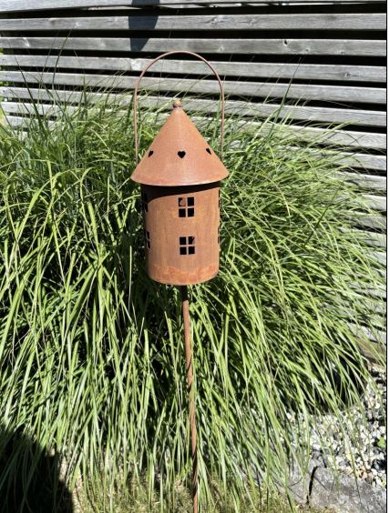 Højhus lanterne på spyd