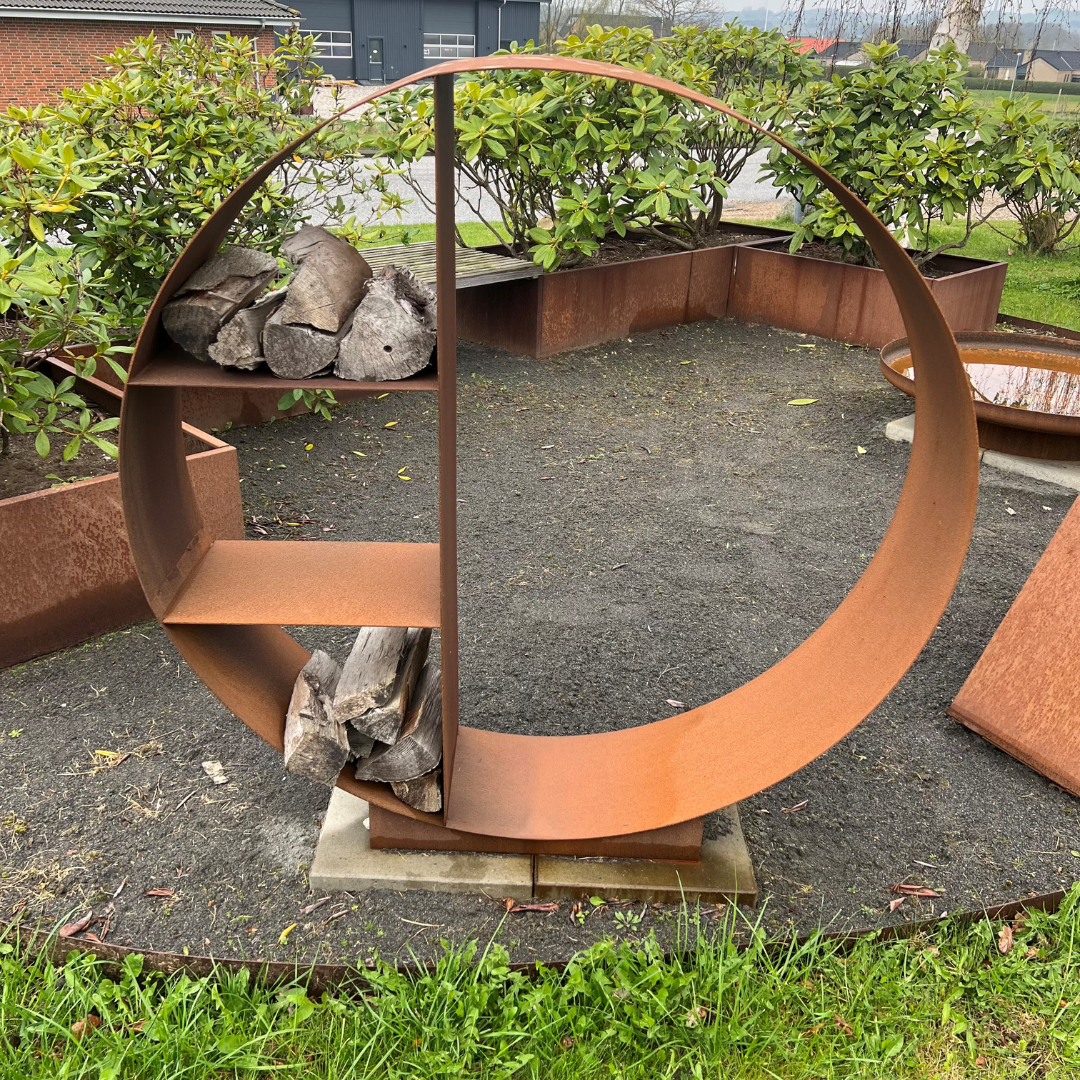 Fritstående brændeopbevaring med skillerum, cortenstål-Ø95