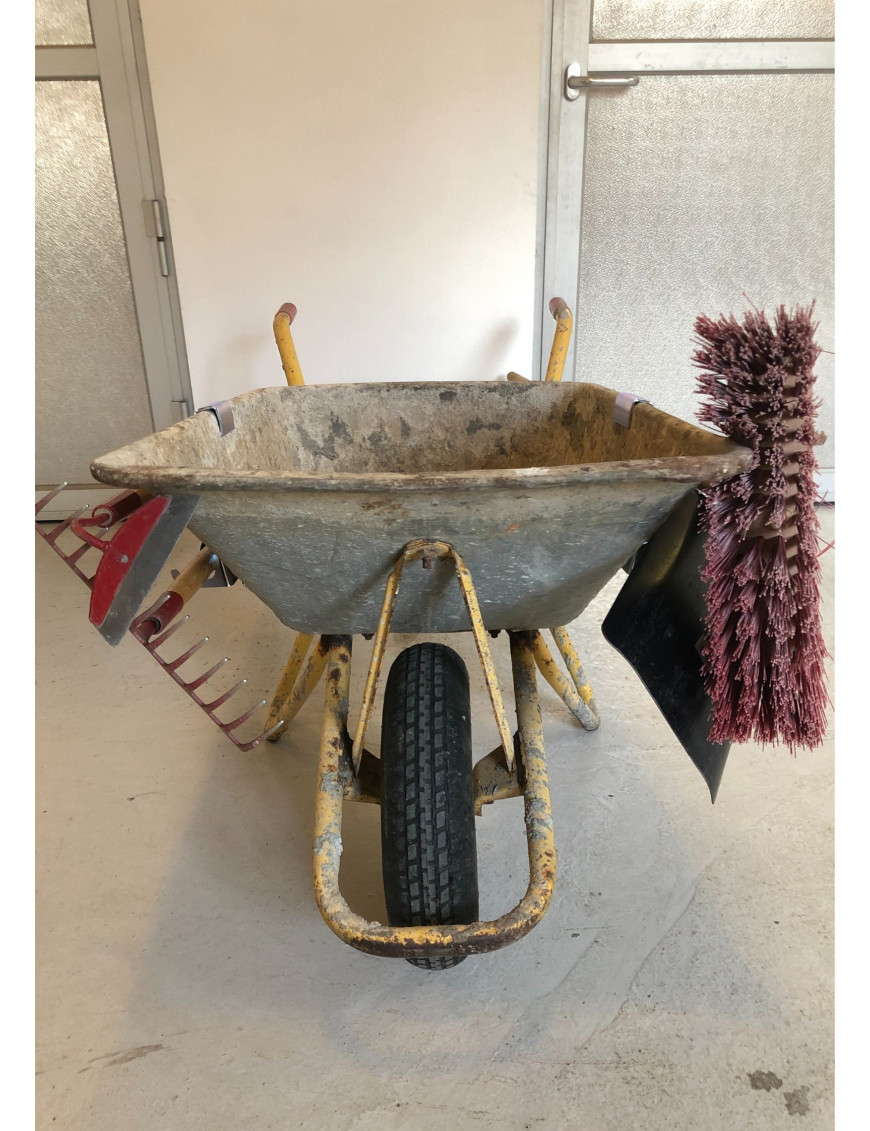 Redskabsholder på trillebøren