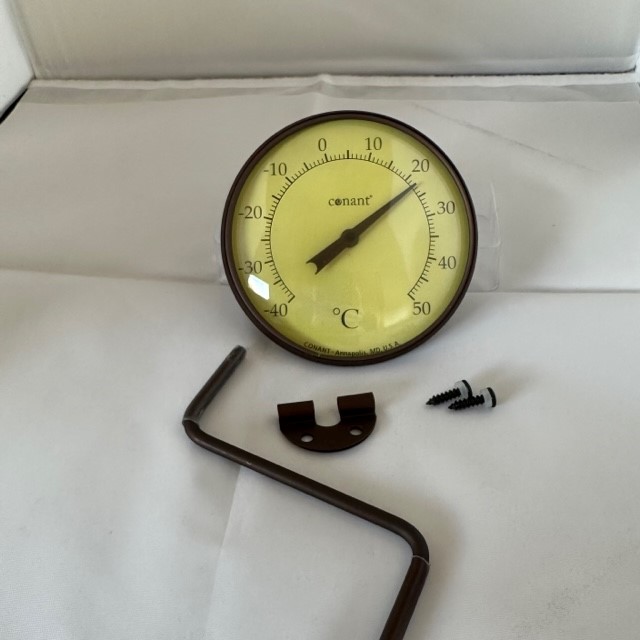 Rundt termometer i bronze