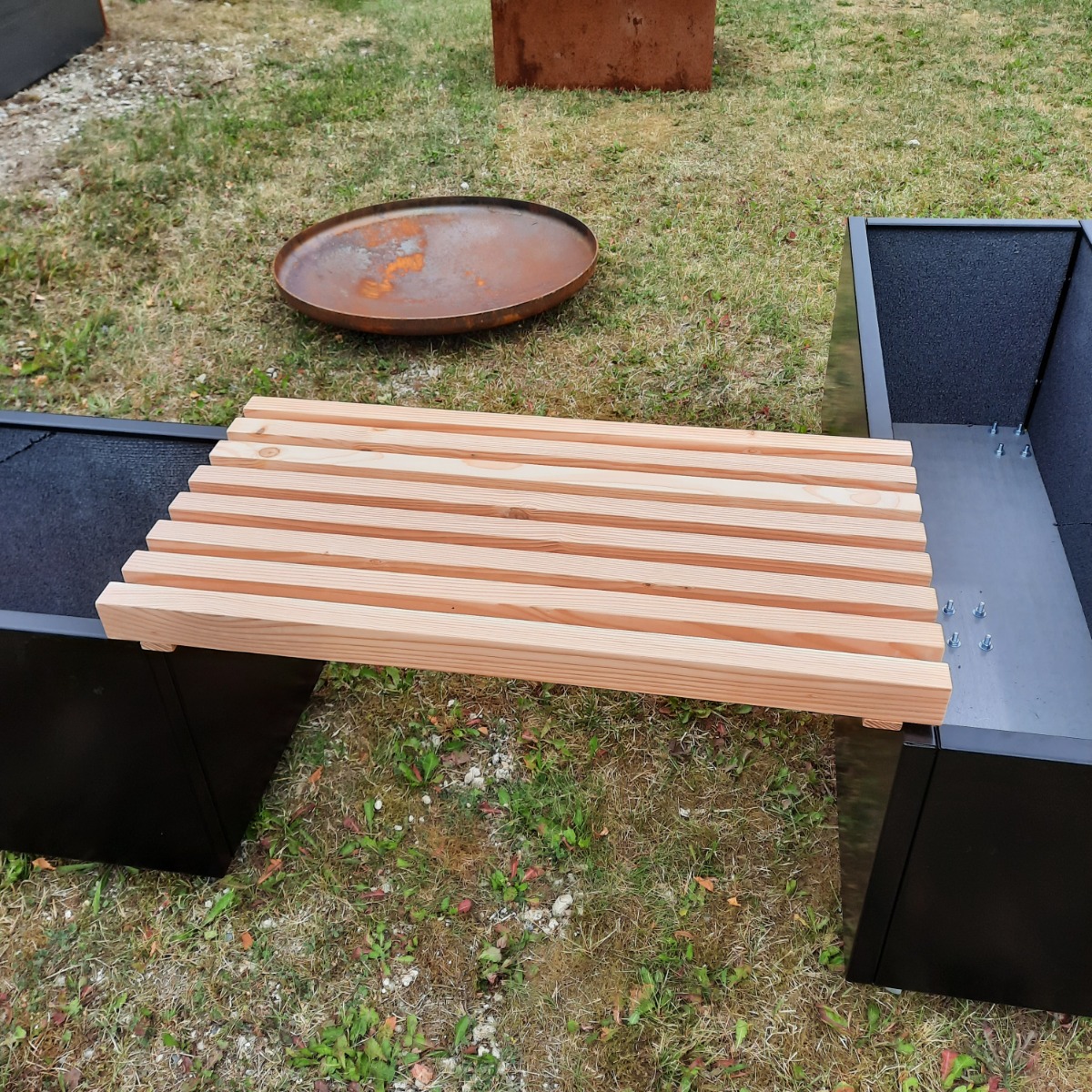 Plantekassesæt med bænk i sort | 120 x 40 x 40 cm