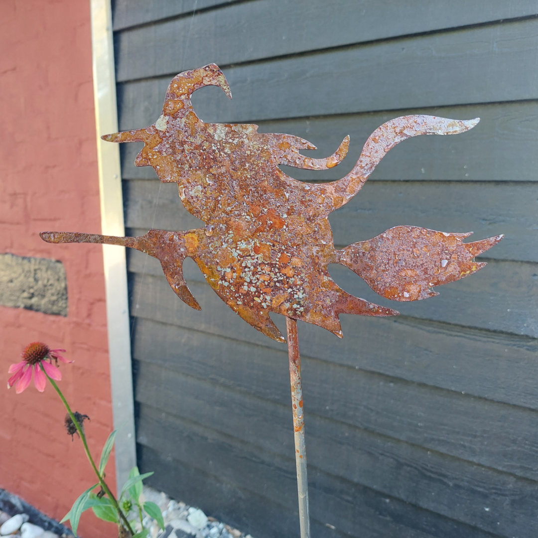 Figur i jern | Heks på kost