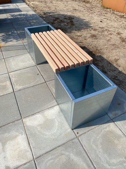 Plantekasser med bænk i galvaniseret | 40 x 40 x 40 cm