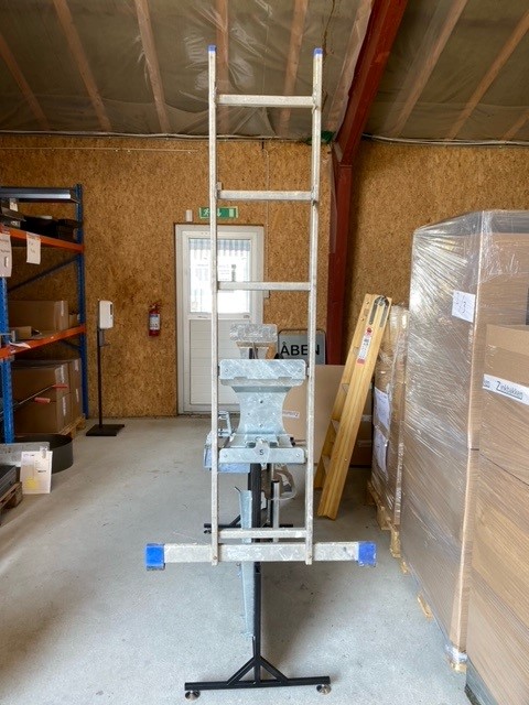 Stigeophæng til aluminiumsstiger