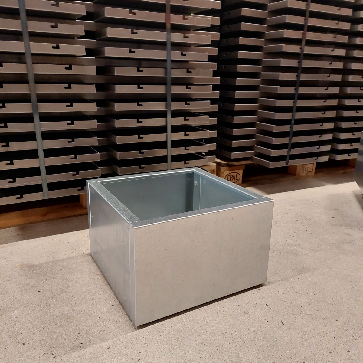 Plantekasse i galvaniseret stål | 40 x 40 x 25