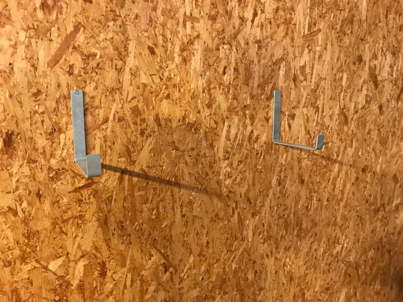 Vægophæng til altankasser