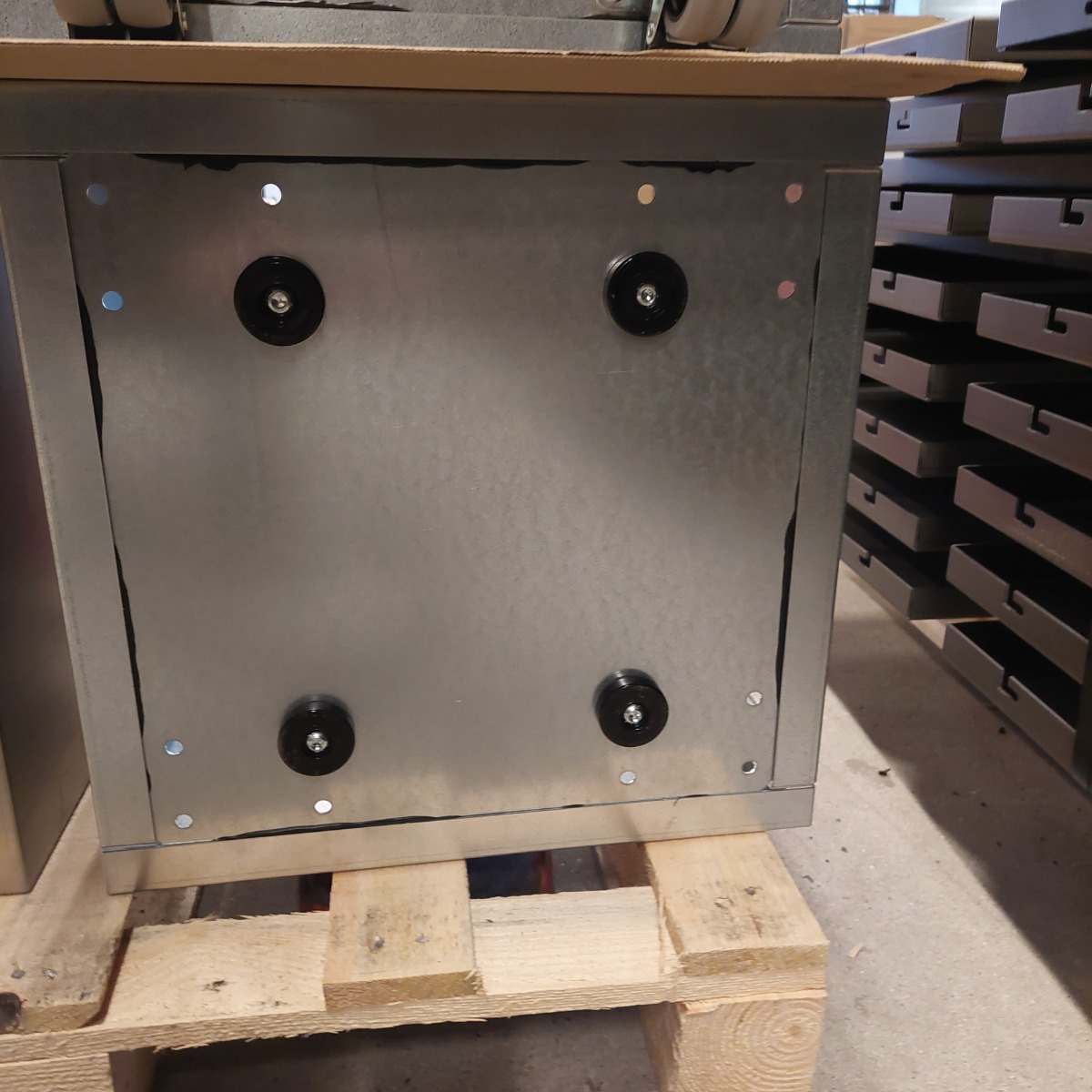 Plantekasse i galvaniseret stål | 40 x 40 x 25