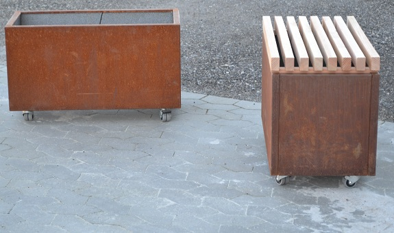 Plantekassesæt med bænk i cortenstål | 80 x 40 x 40 cm