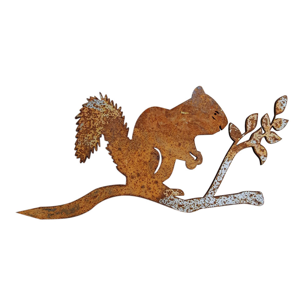 Figur i jern - Egern på gren